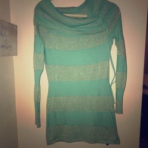 2B Bebe off-the-shoulder good&turquoise sweater